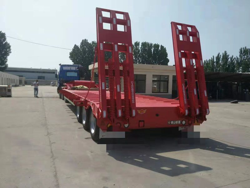 鉤機板半掛車