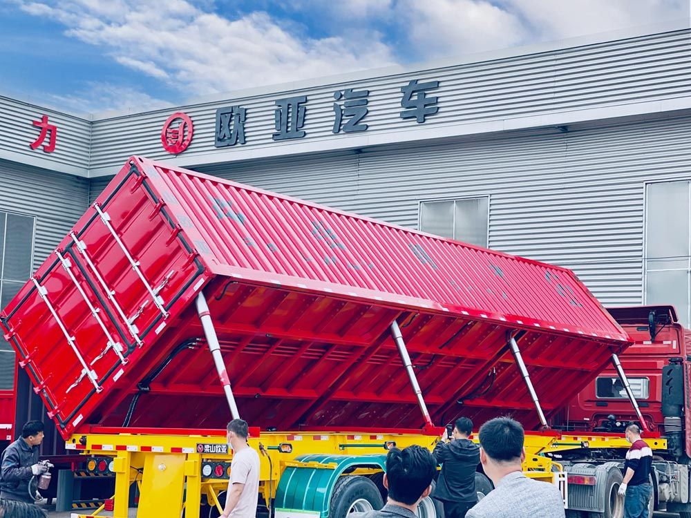 骨架側翻自卸車